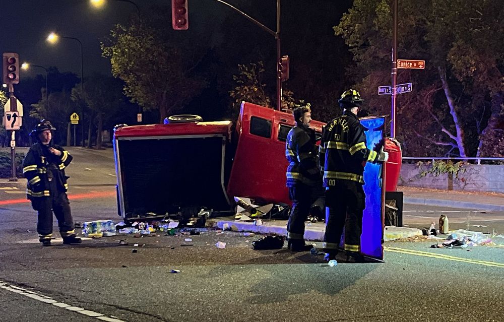Driver takes out traffic signal in North Berkeley crash