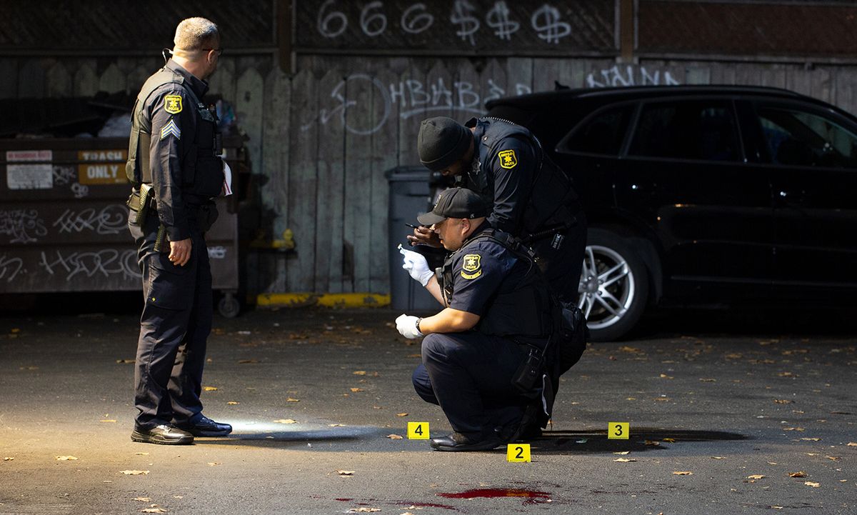 Man shot in the leg outside West Berkeley liquor store