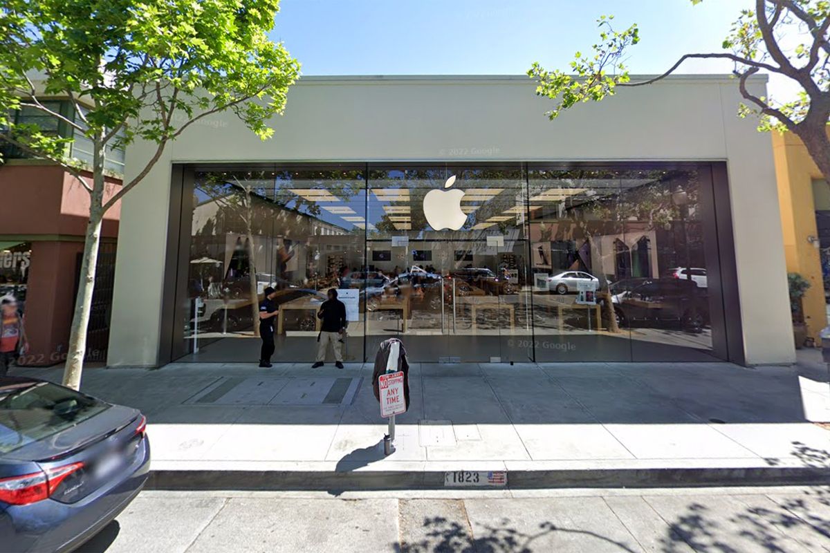 Masked men steal 40+ iPhones from Berkeley Apple Store