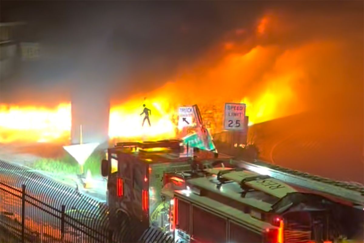 Large debris fire breaks out in West Berkeley at University Ave.