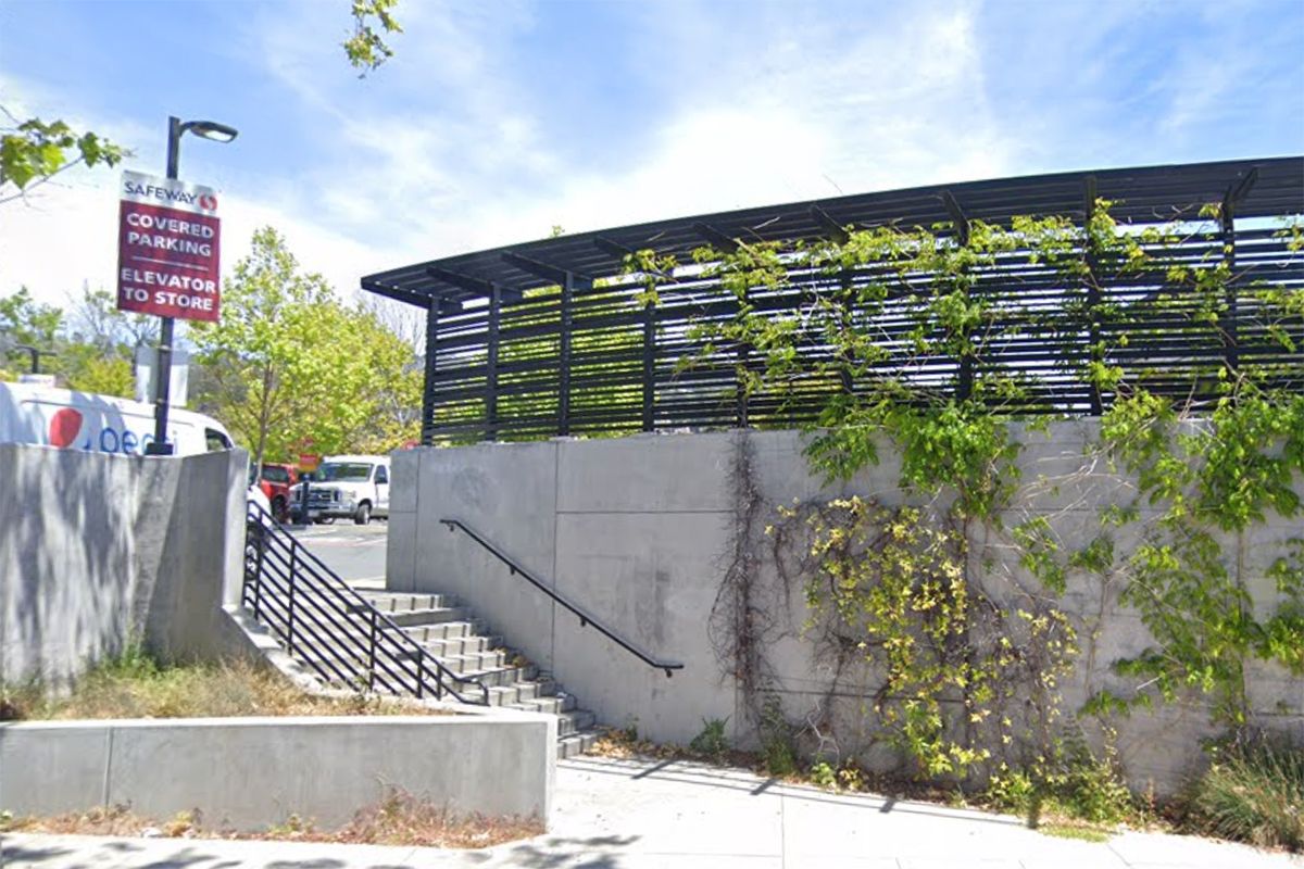 Man collapses, dies outside North Berkeley Safeway