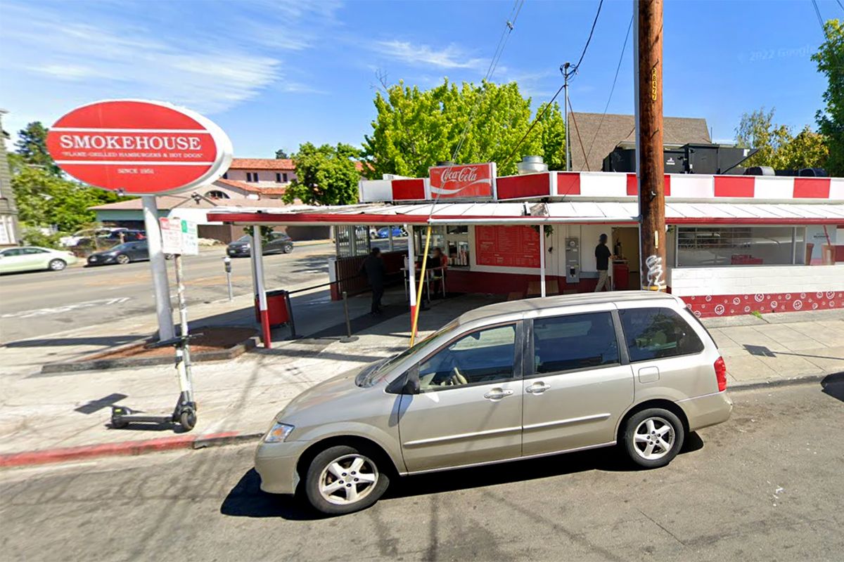 Masked men with gun rob the Smokehouse in Berkeley