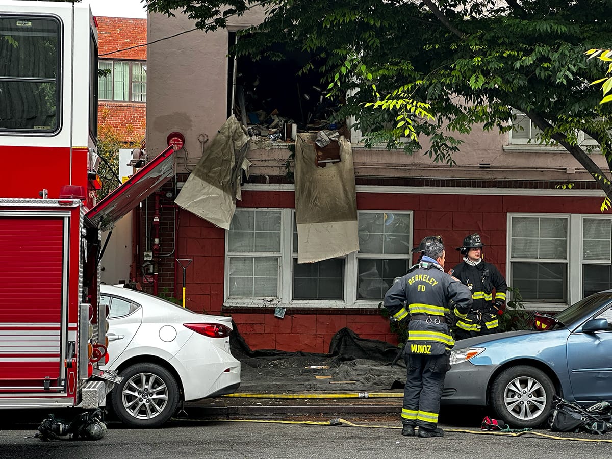 Berkeley fire on College Avenue leaves 1 man dead