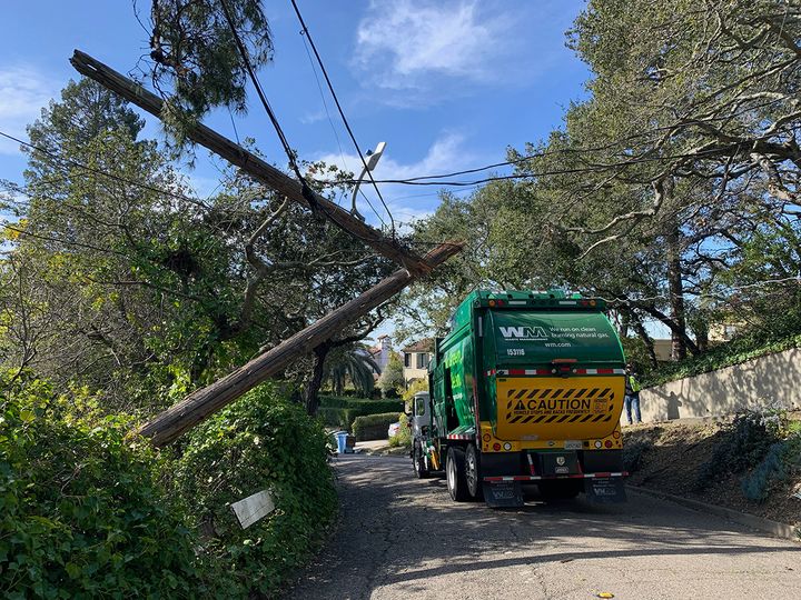 Garbage truck takes down power poles, lines in Berkeley