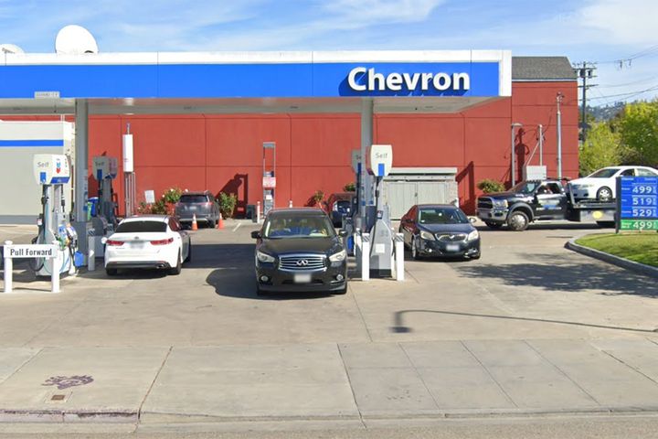Man carjacked at gunpoint at Berkeley Chevron