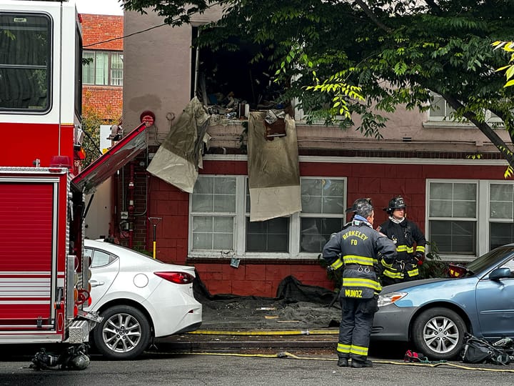 Berkeley fire on College Avenue leaves 1 man dead