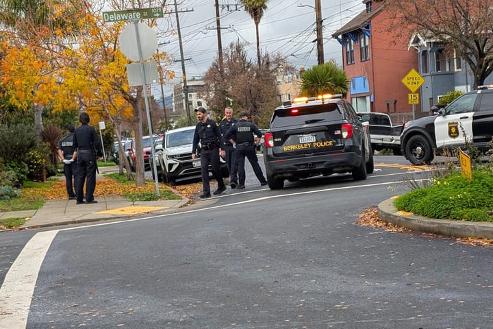 Berkeley woman threatened at knifepoint while calling 911